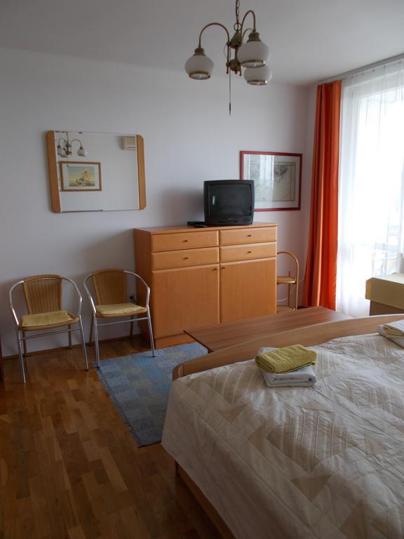Liliom Apartments Balatonfuered Екстер'єр фото