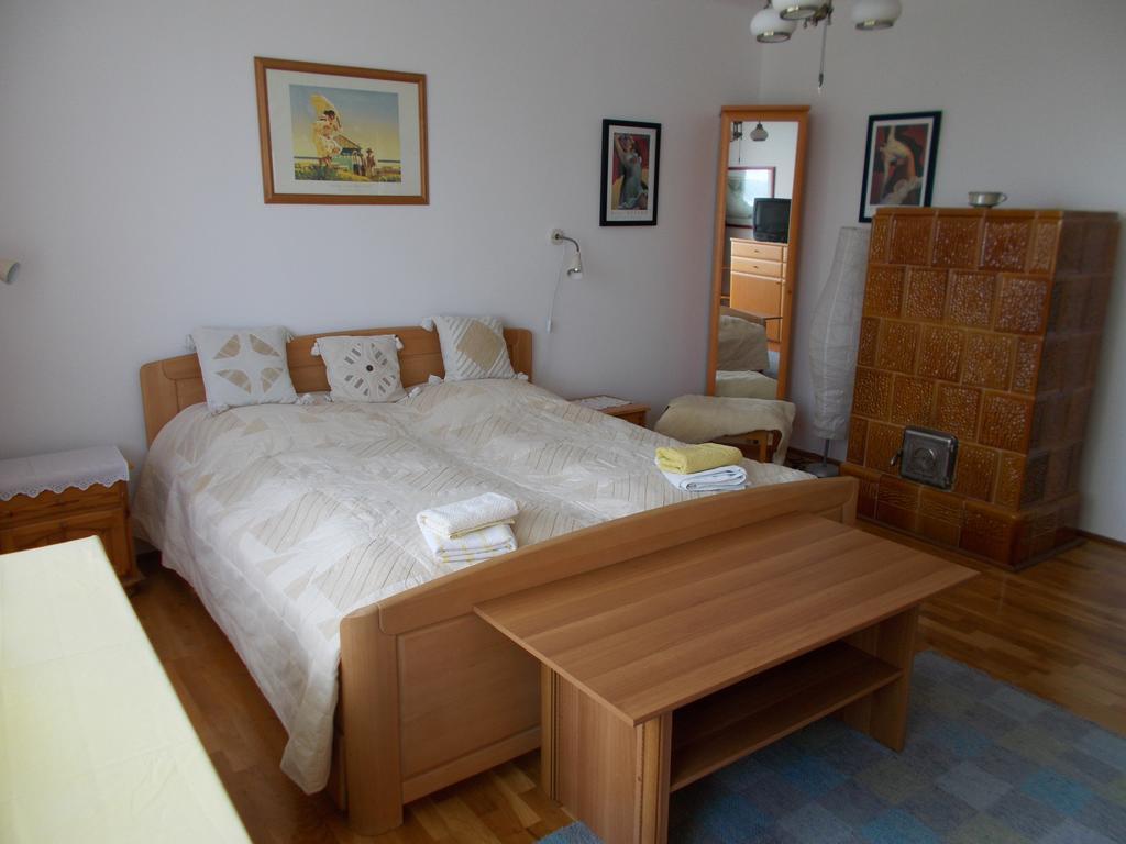 Liliom Apartments Balatonfuered Екстер'єр фото